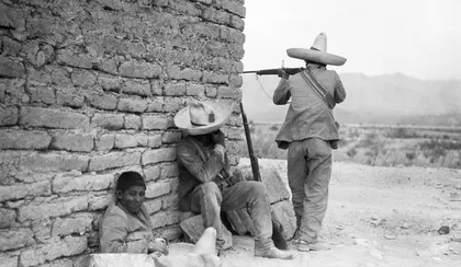 קרב יריות במקסיקו, 1910. נקמה אינסופית. צילום: Bettmann Archive / GETTY IMAGES קרב יריות במקסיקו, 1910. נקמה אינסופית